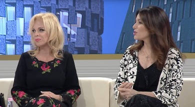 2016-10-25-16_09_20-rudina-inva-mula-dhe-zana-cela-nga-bankat-e-shkolles-ne-festivalin-marie-kra