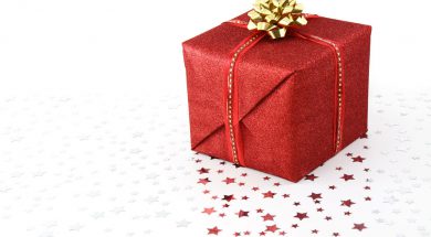 Red_Christmas_present_on_white_background