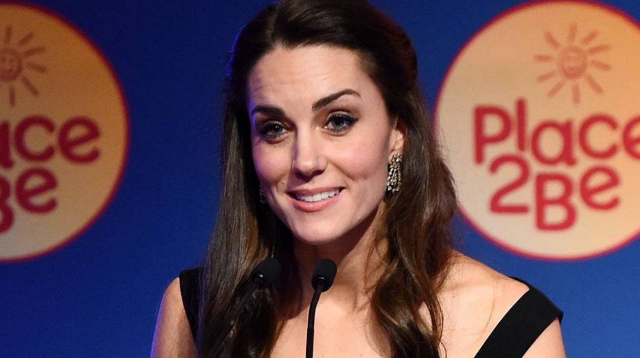 Kur Kate Middleton dhe e motra Pippa ishin shoqërueset e nuses – Video fantastike