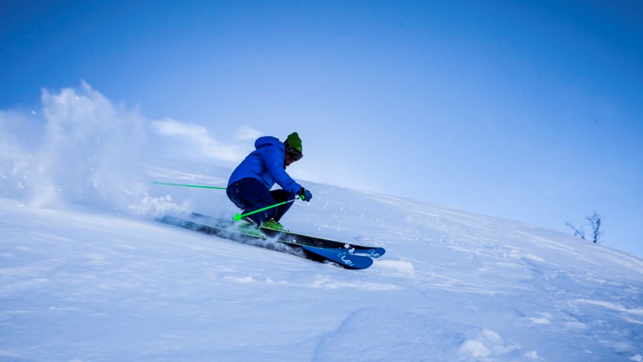 7 aksesorët e domosdoshëm për ski