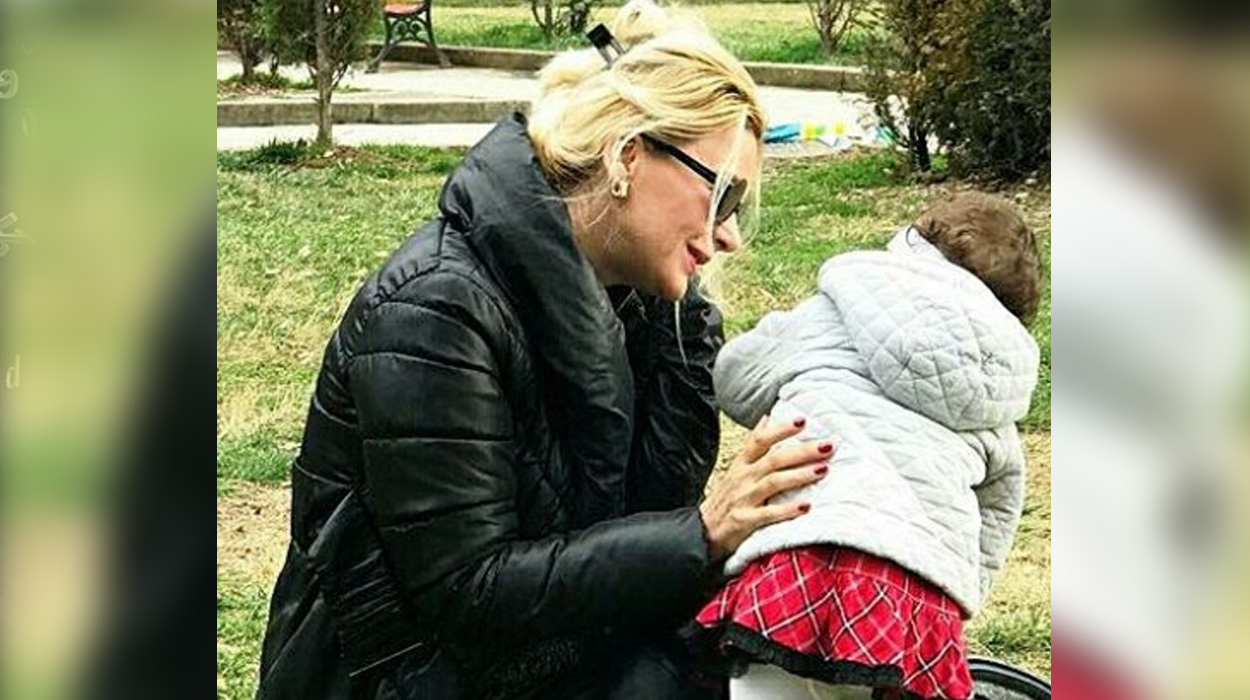 Rudina Magjistari publikon foto me vajzën e saj Mian – Po i kultivon dashurinë për artin