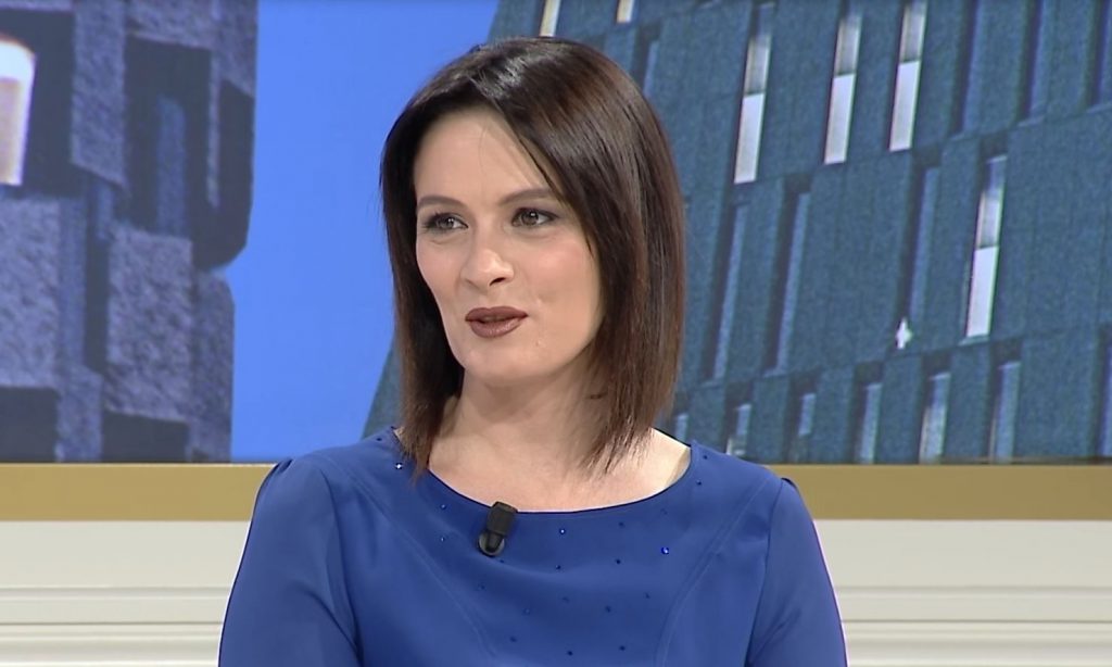 2017-04-20 14_14_28-Rudina - Juli Xhokaxhi prezanton djalin! (19 prill 2017) - YouTube
