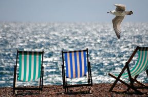 2017-04-26 17_29_13-deckchairs-sea-beach-seaside-54104.jpeg ‎- Photos