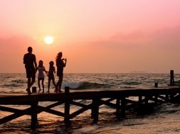 2017-05-15 13_34_09-family-pier-man-woman-39691.jpeg ‎- Photos