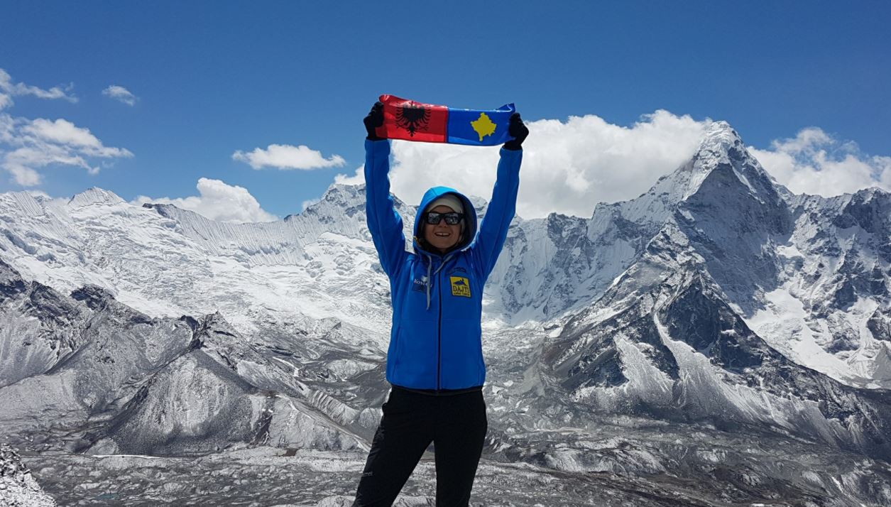 Uta Ibrahimi është gruaja e parë shqiptare që ngjiti Everestin