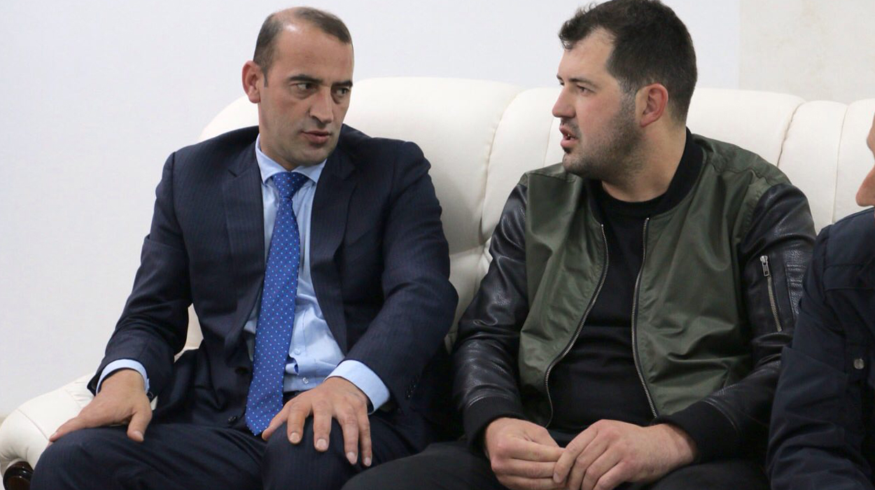 Çfarë u diskutua për mediat sociale, në takimin mes deputetit Daut Haradinaj dhe Labinot Nurajt?