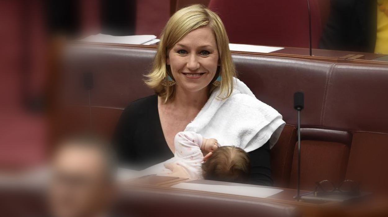 Senatorja ushqen fëmijën me gji në parlament