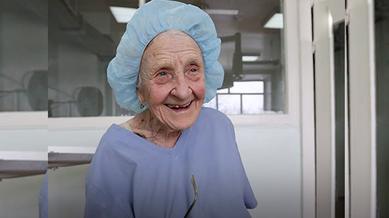 Kjo është kirurgia 89-vjeçare që ende punon!