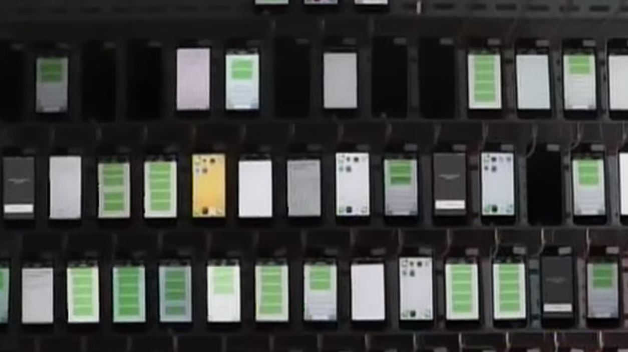 350 mijë karta SIM dhe 500 iPhone për fallsifikim klikimesh, gjen policia në Tajlandë