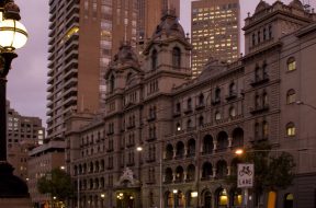 2017-06-17 15_42_29-Windsor_Hotel_at_Dusk,_Melbourne_Australia.jpg ‎- Photos