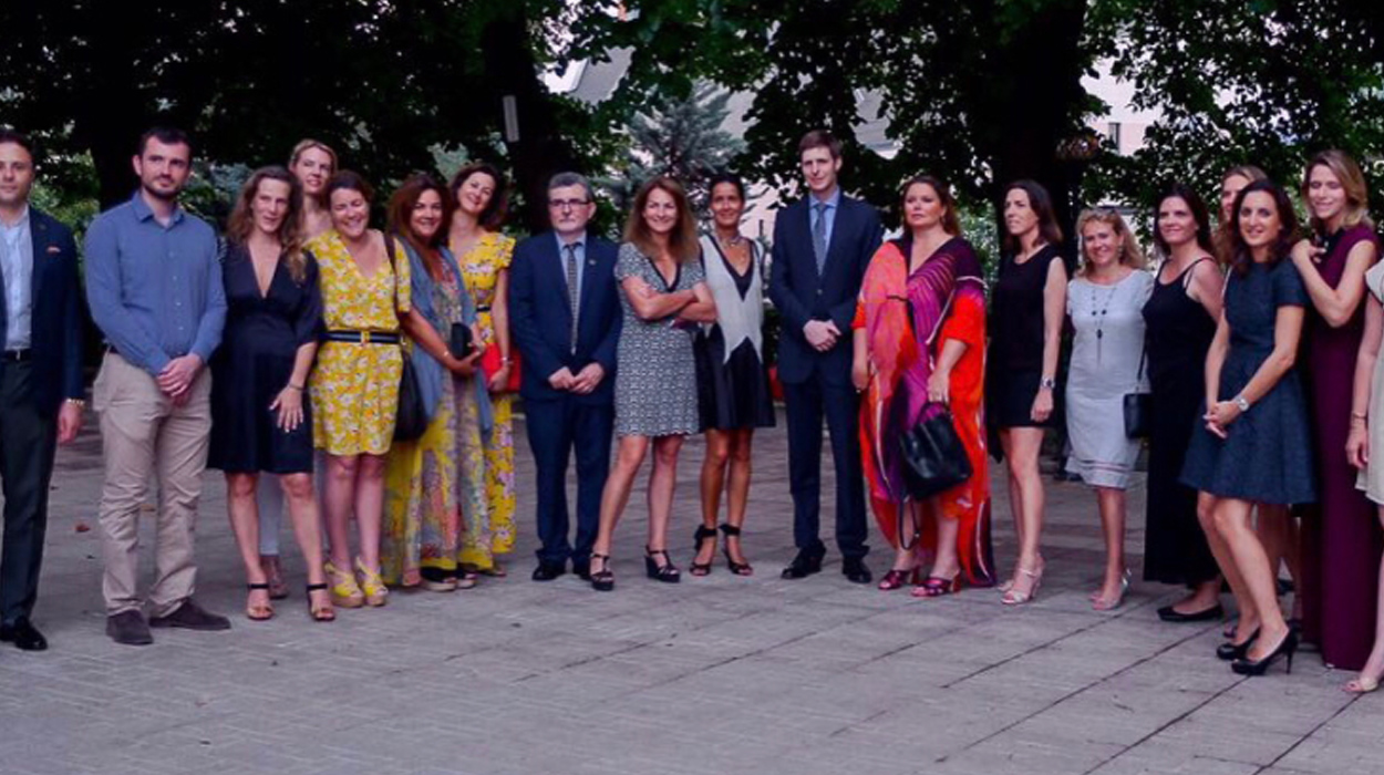 Elia dhe Princ Leka promovojnë Shqipërinë – Foto nga takimi me zonjat e elitës franceze