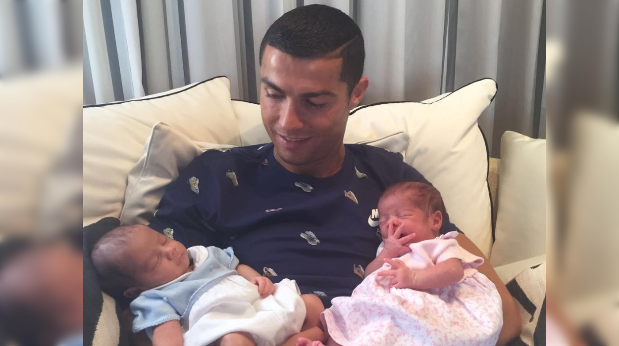 Ronaldo publikon të ëmblën foto mes tre fëmijëve