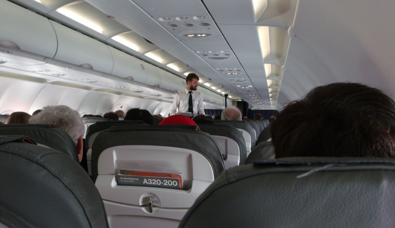15 pyetjet e vështira që duhet t’iu përgjigjesh për t’u bërë stjuardesë