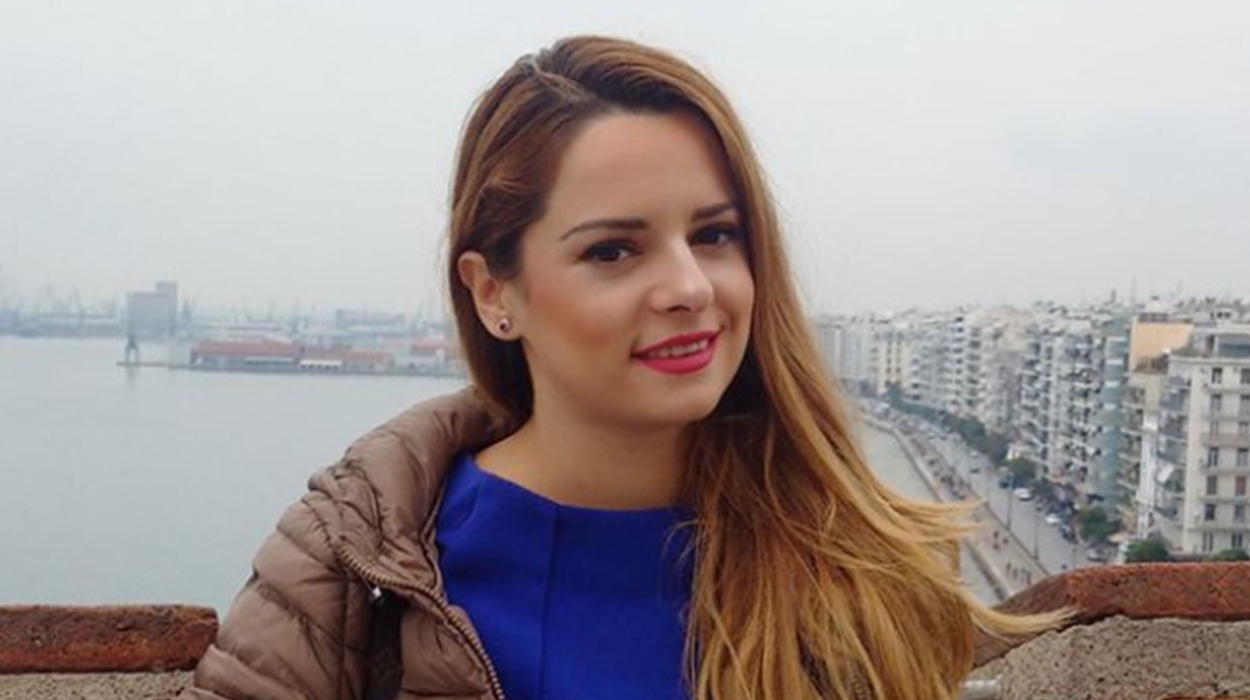 Gazetarja shqiptare poston foto të vajzës së sapolindur