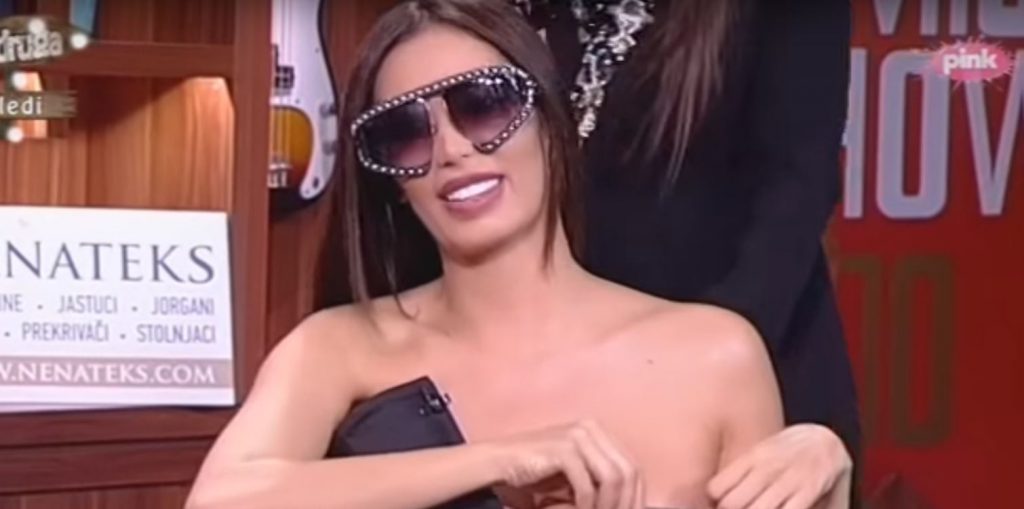 2017-12-16 14_54_10-Ko ima veće grudi_ - Soraja i Goga Sekulić (Ami G Show S10) - YouTube