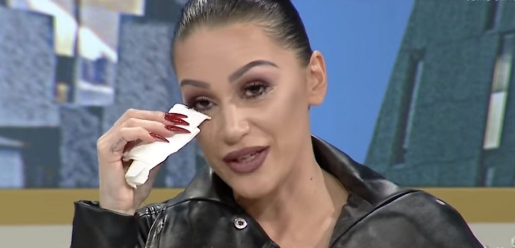 2017-12-21 11_41_24-Rudina_ Mesazhi i motres perlot Flaka Krelanin (20.12.17) - YouTube