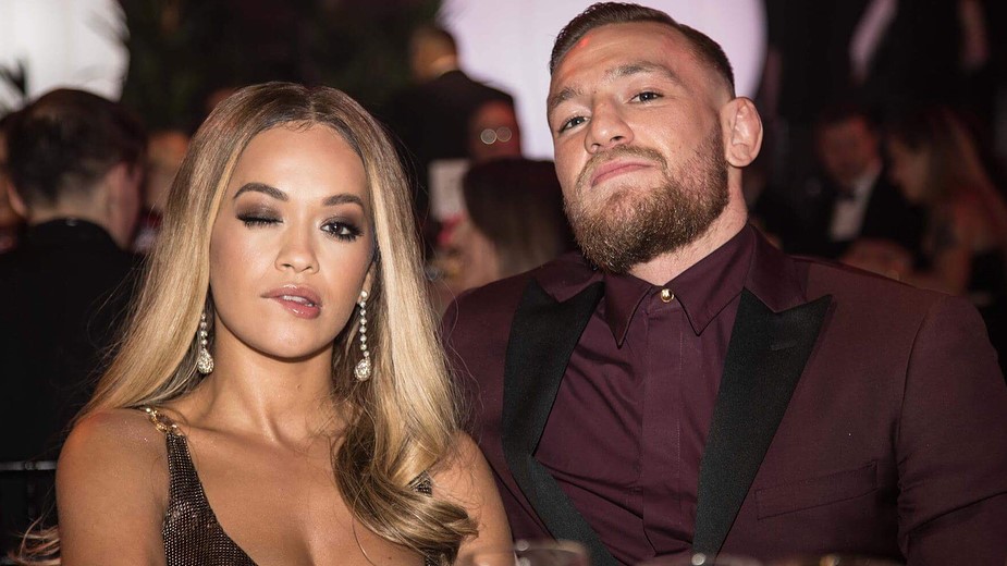 Pasi revoltoi fansat me foton përkrah McGregor, Rita Ora publikon foto me dashurinë e vërtetë