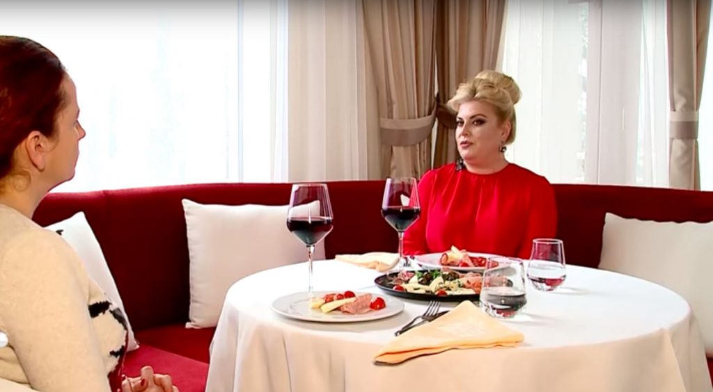2018-01-04 11_17_28-Te pathenat e Eni Cobanit_ Une jam tradicionale, Vitin e Ri e festoj ne shtepi -