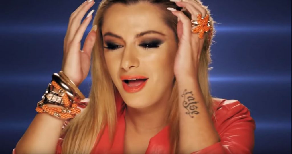 2018-01-09 14_57_24-Sabina Dana ft. Dafi Derti - E kam pas (Official Video HD) - YouTube