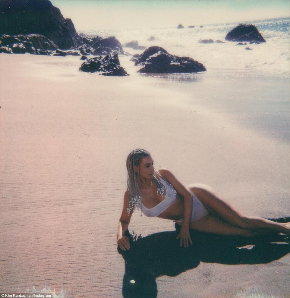 48B60C3800000578-5326795-The_final_article_After_her_busy_day_at_the_beach_Kim_posted_thi-a-44_1517338677343