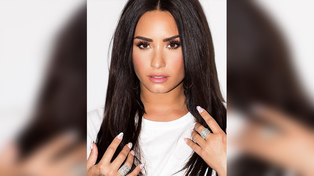 Demi Lovato sjell një lajm për ndjekësit e saj, por zbulon më shumë se duhet