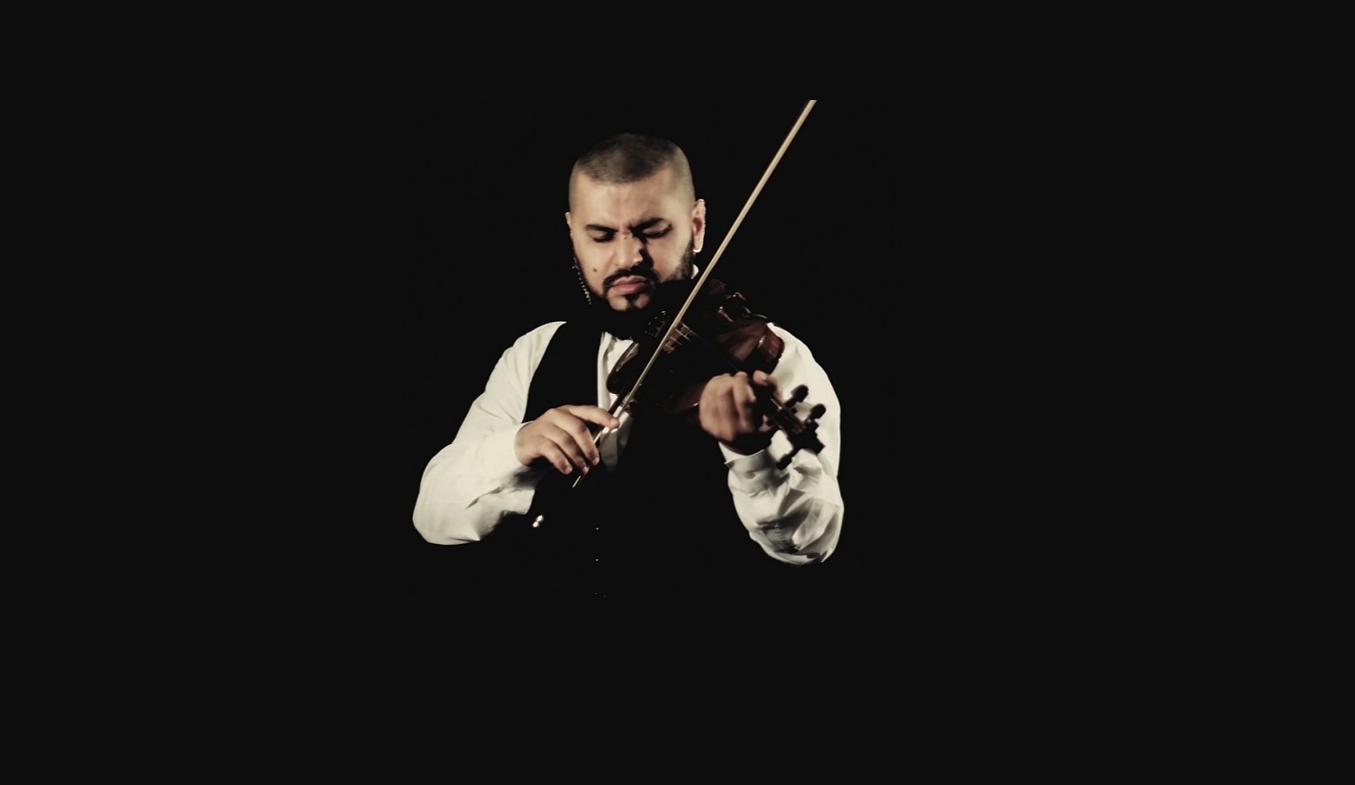 Ervin Gonxhi, violinisti i apasionuar, i rikthehet projekteve artistike