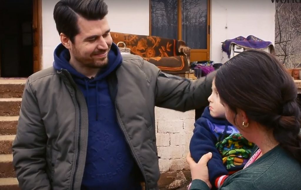 2018-02-27 12_57_49-(1) Ambasadori i World Vision, Alban Skënderaj ka... - World Vision in Albania a