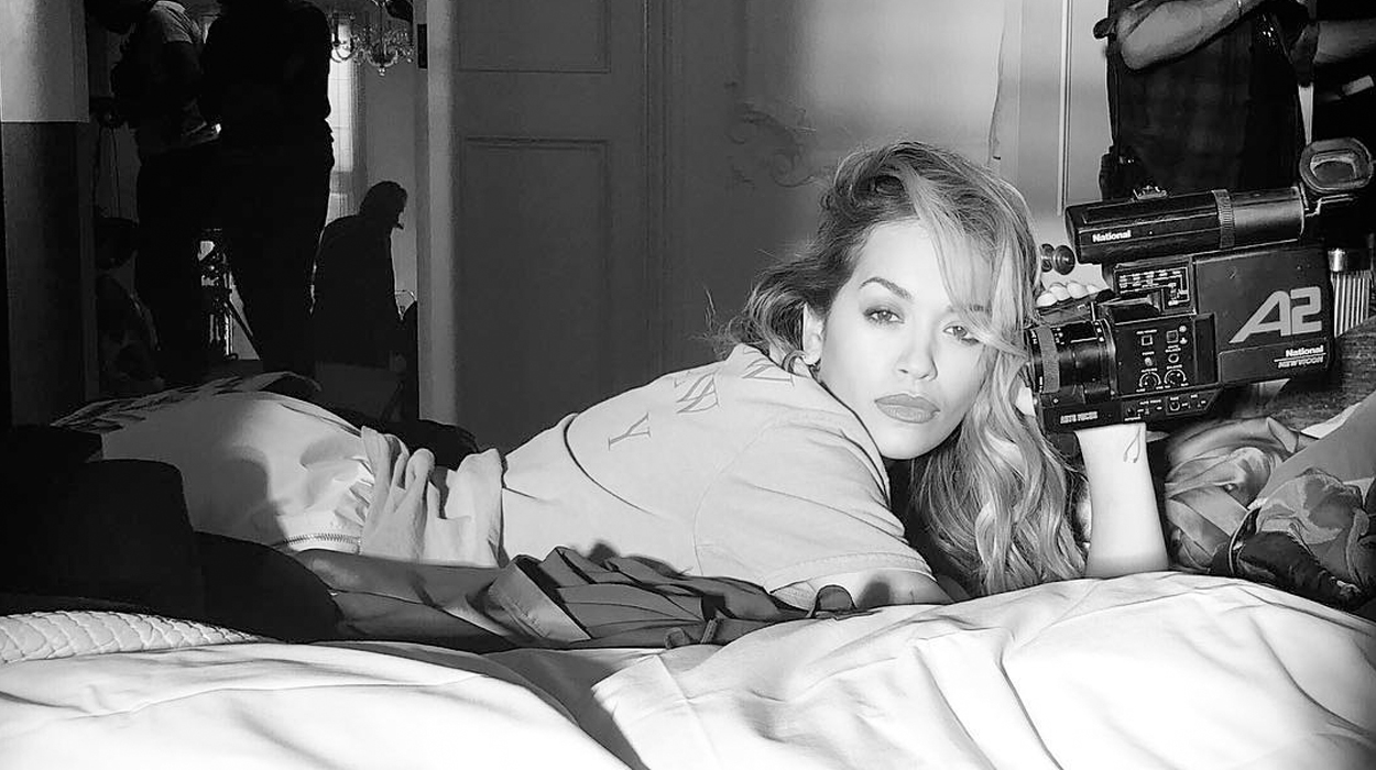Rita Ora shfaqet “nudo” në instastory