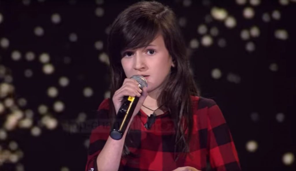 2018-04-07 15_24_50-Danjela - Me ty _ Audicionet e Fshehura _ The Voice Kids Albania 2018 - YouTube