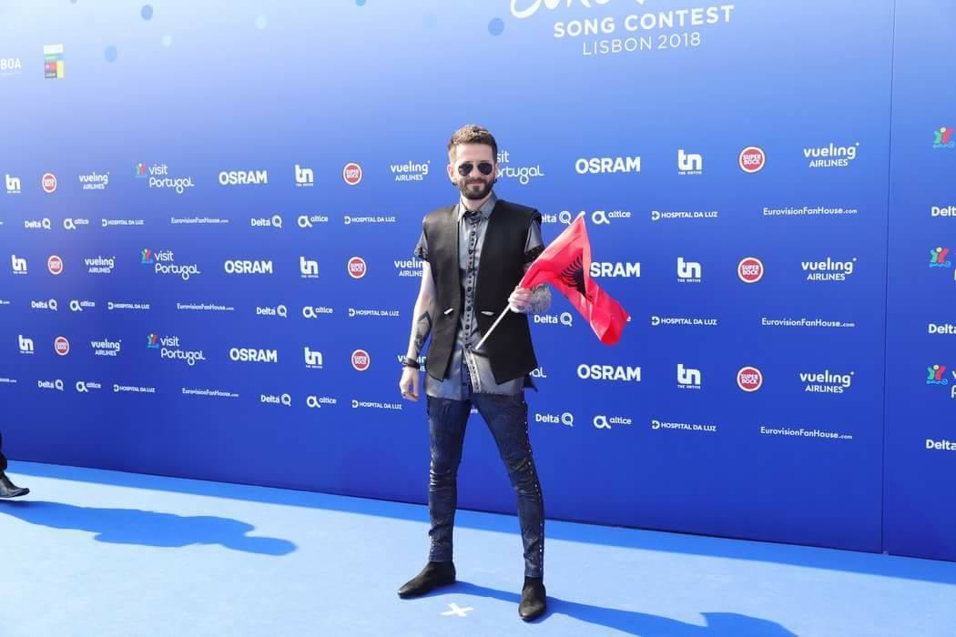 Gent Bushpepa fenomenal në Eurovizion. Performanca e tij elektrizuese e çoi Shqipërinë në finale