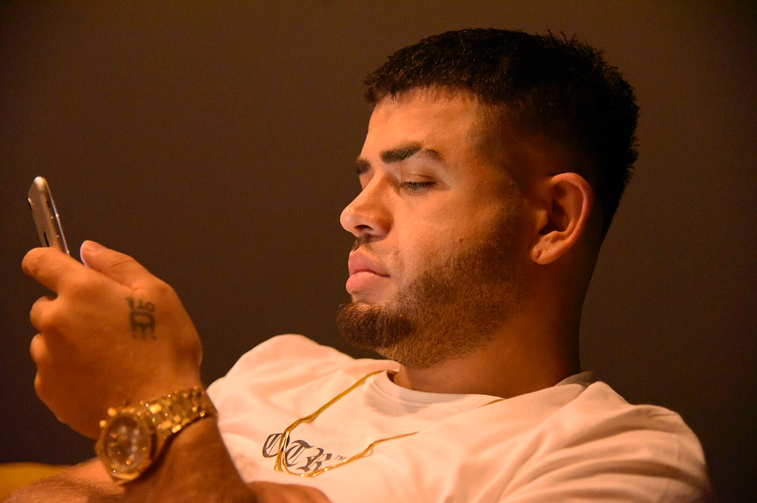 Frymëzim i përjetshëm! Fansi besnik i Noizyt bën tatuazhin ekstrem