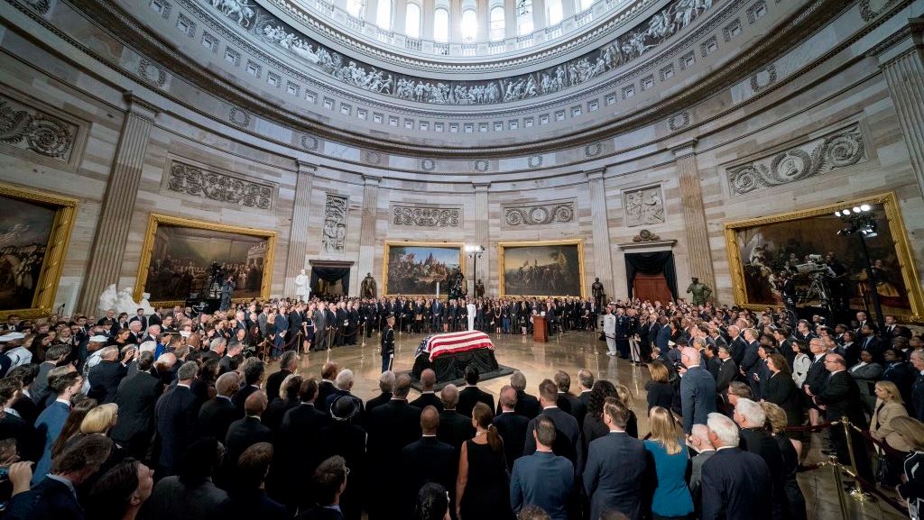 Floreta Faber, Ambasadorja e Shqipërisë në SHBA, i jep lamtumirën e fundit senatorit John McCain
