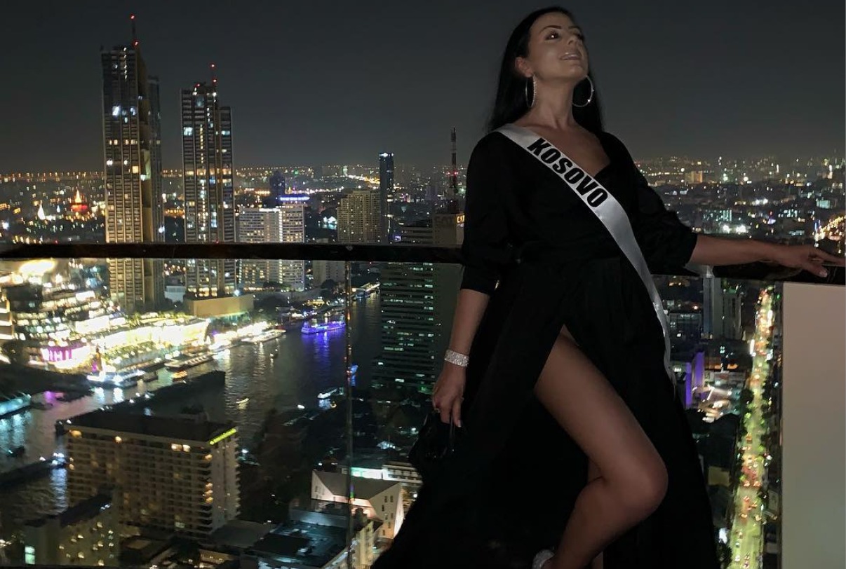 Bërtet pa kontroll në mes të skenës, Miss Kosova bëhet virale në rrjet