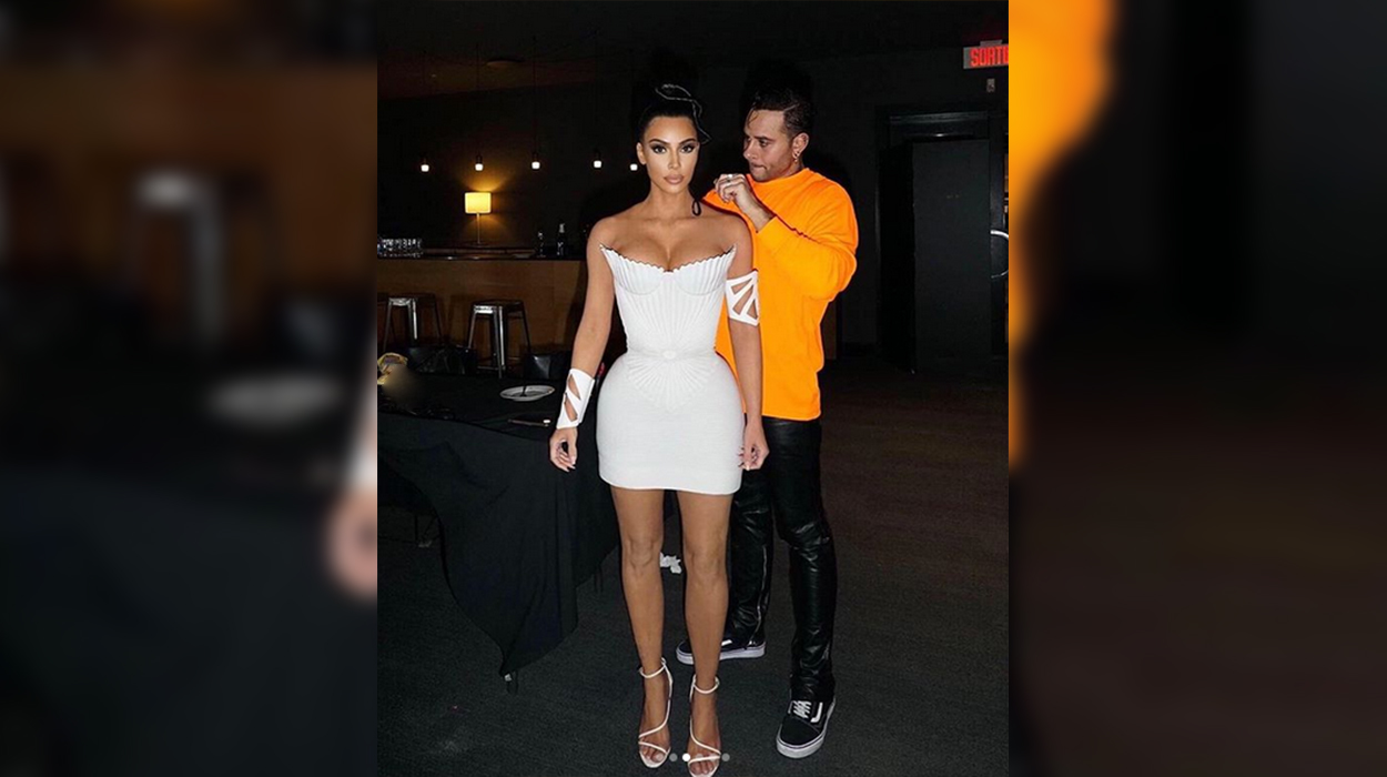 Kim Kardashian shfaqet e në formë perfekte në pasarelë