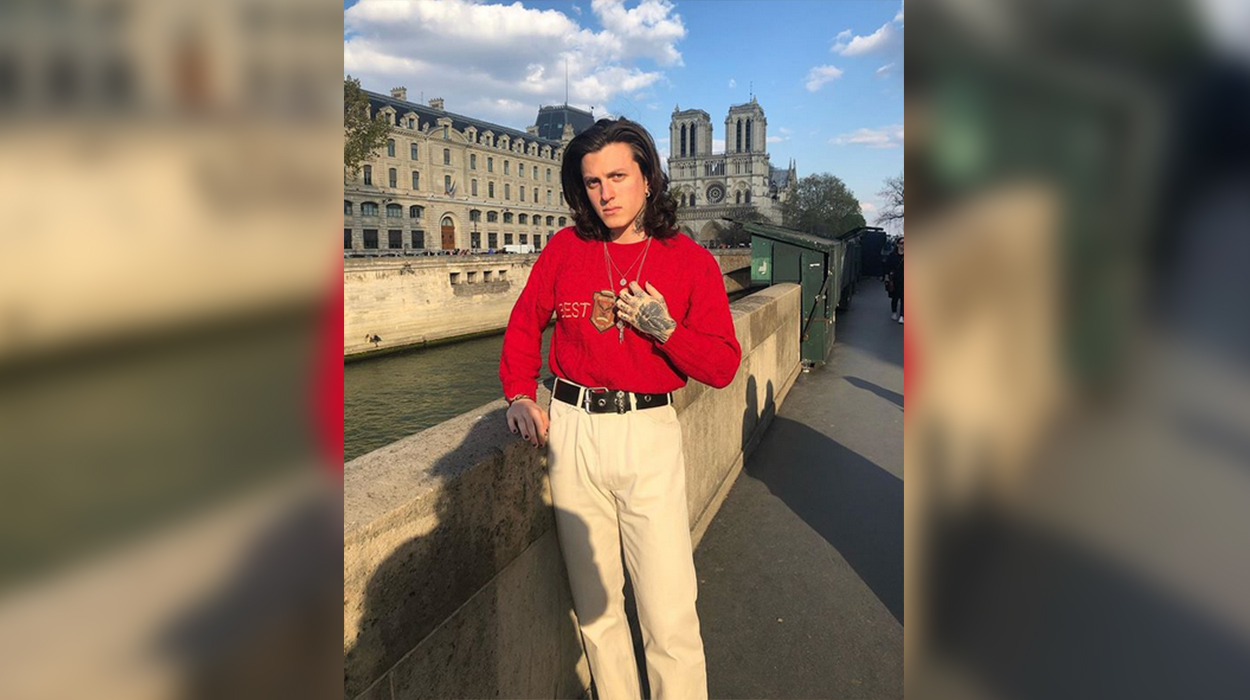 Djali i Pirro Çakos viziton Katedralen e “Notre Dame”, publikon pamjet e trishta