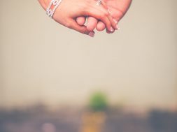 bride-and-groom-hands-holding-hands-3047636
