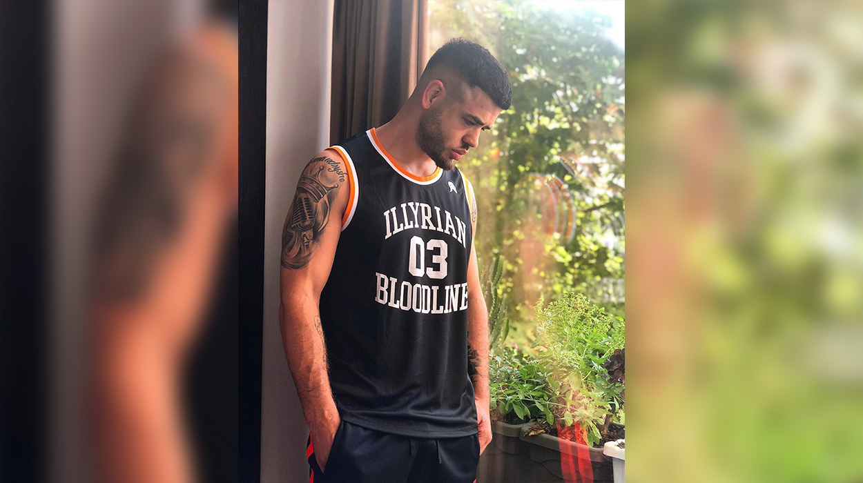 “Kam qarë shumë”, Noizy ofron ndihma dhe ushqime në vendngjarje, ja mesazhi prekës