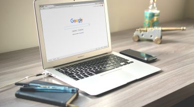 light-smartphone-macbook-mockup-67112 (1)