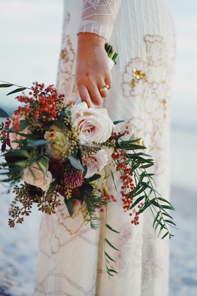 woman-holding-bouquet-of-flowers-712651