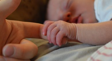 baby-holding-human-finger-225744 (1)