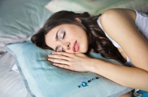 close-up-photography-of-woman-sleeping-914910 (2)