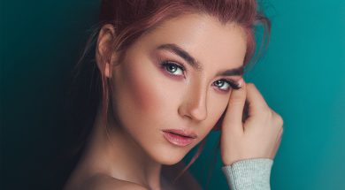 woman-in-grey-long-sleeved-shirt-2787341