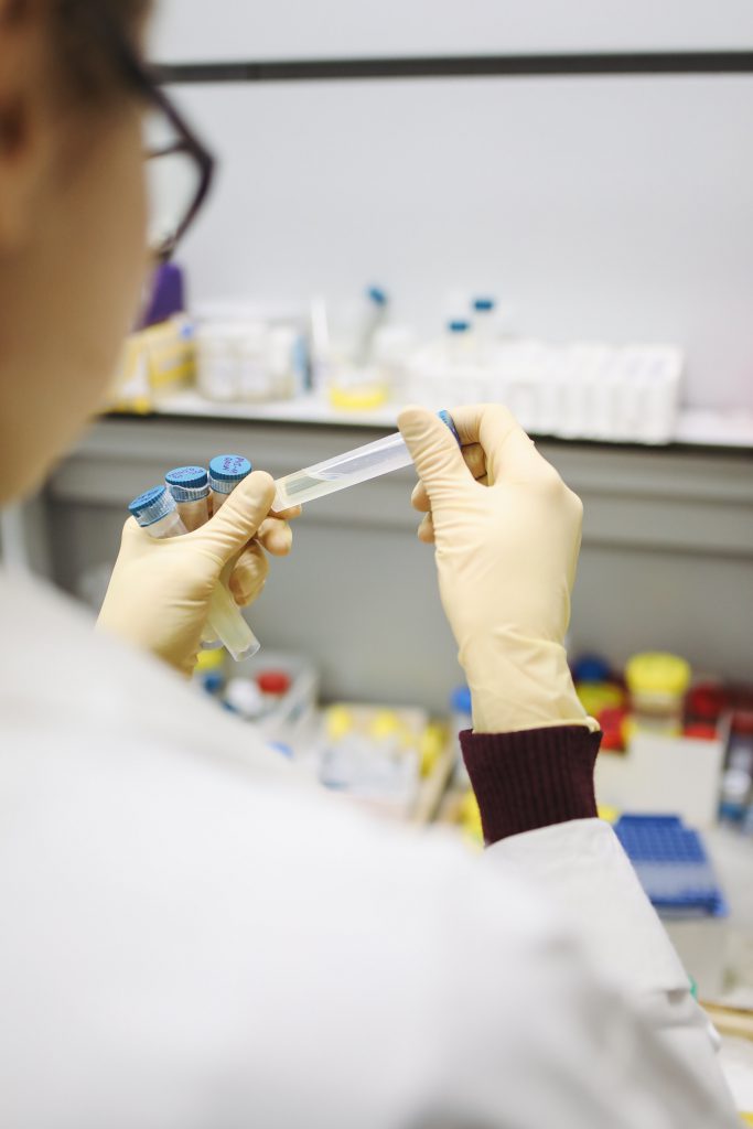 scientist-in-laboratory-3735766