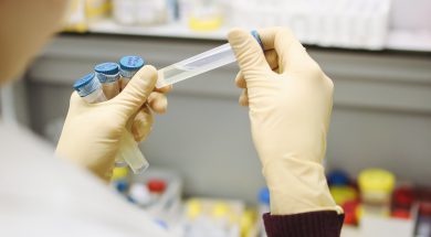 scientist-in-laboratory-3735766