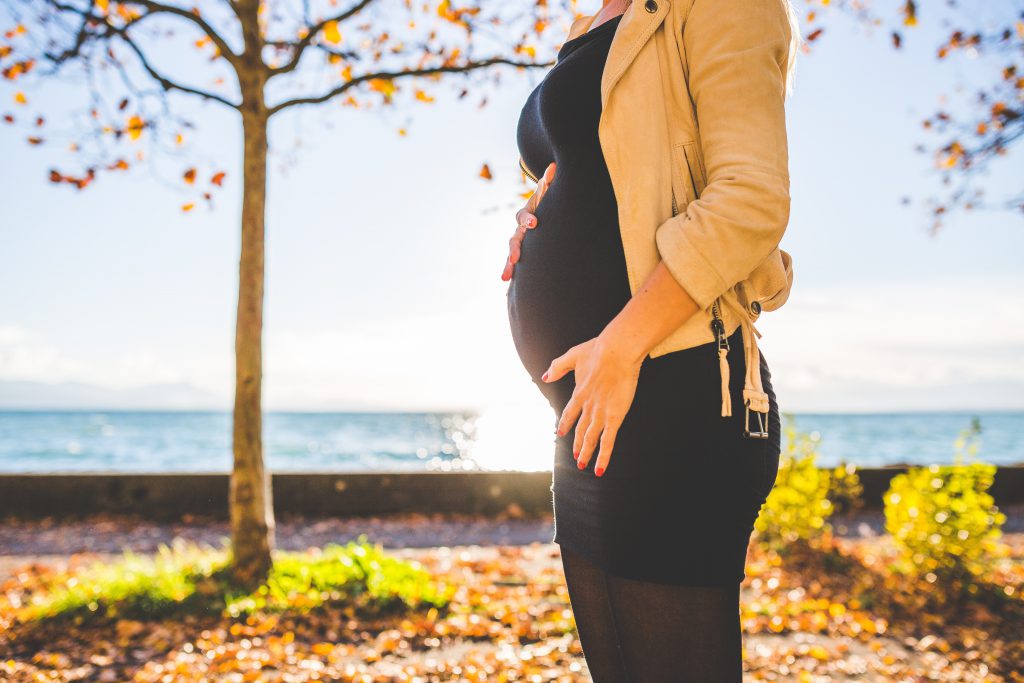 pregnant-woman-wearing-beige-long-sleeve-shirt-standing-near-132730 (2)
