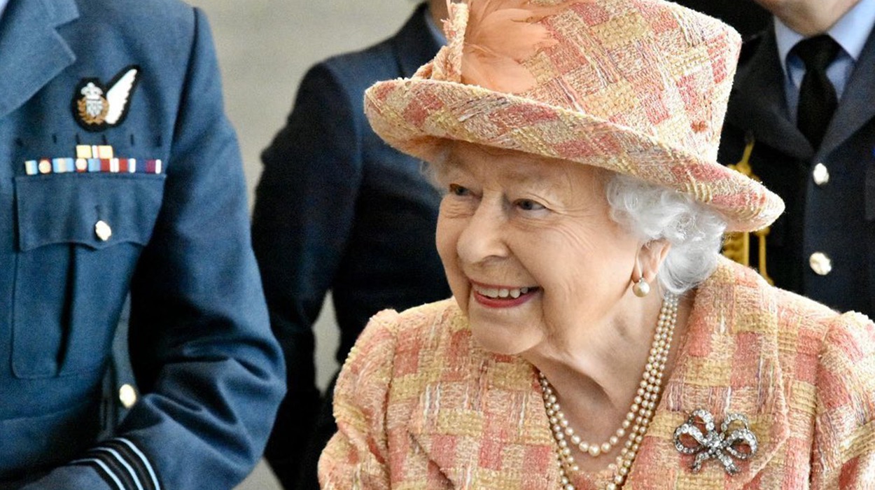 67 vjet nga kurorëzimi i Mbretëreshës, publikohen foto të ralla nga ceremonia