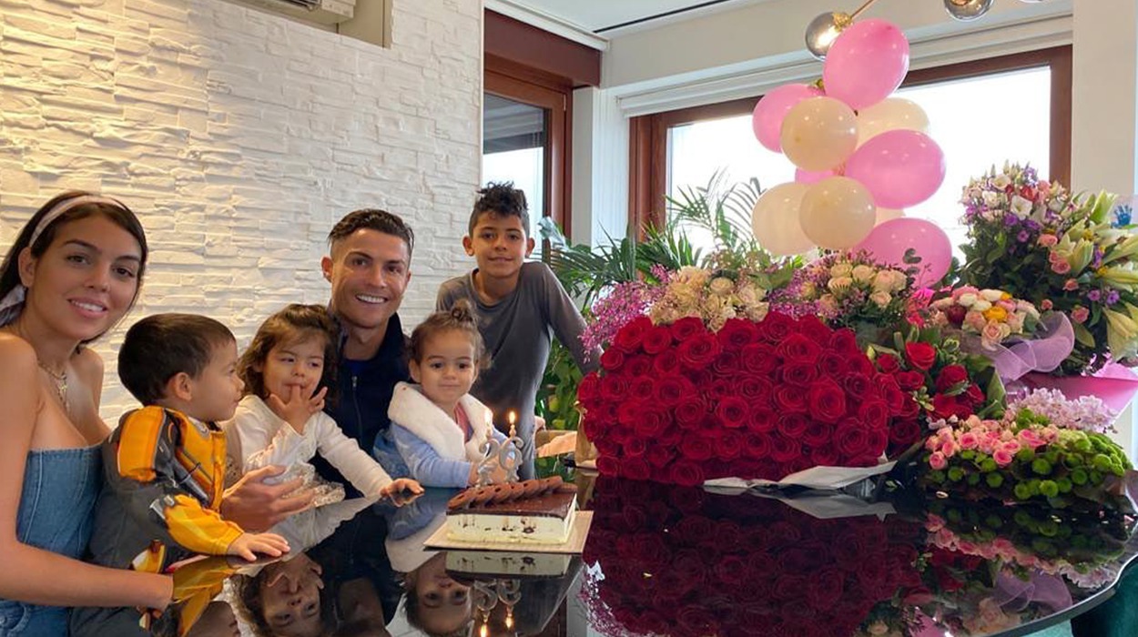 Binjakët e Ronaldos festojnë ditëlindjen, futbollisti organizon festën unike për të vegjlit e tij