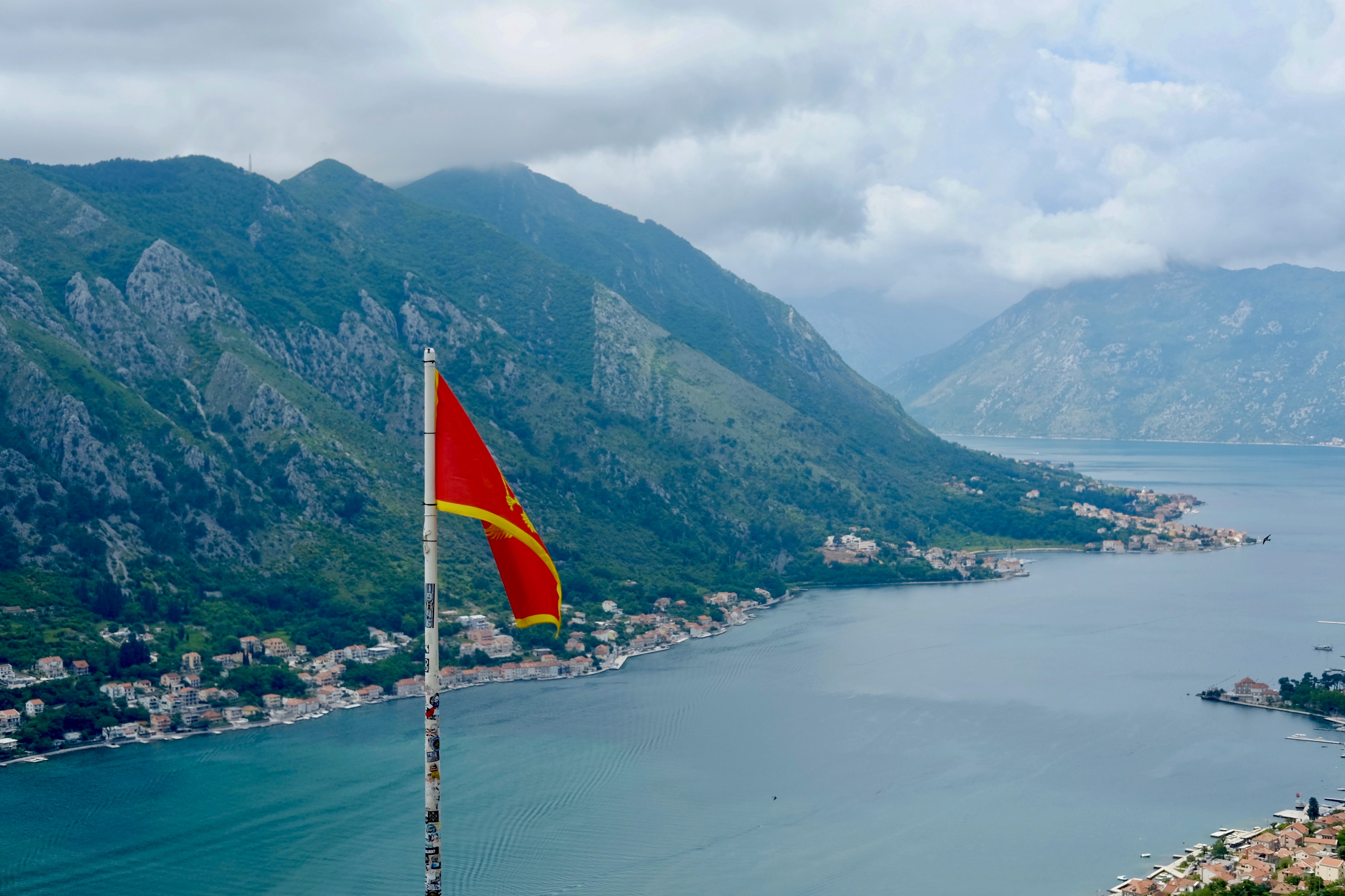 E fundit/Rritja e shifrave, Mali i Zi mbyll kufirin tokësor me Shqipërinë