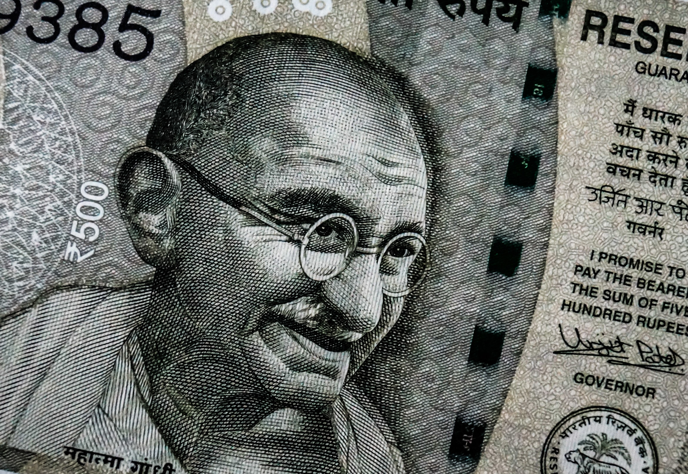 Shifër rekord, nuk do ta besoni sa u shitën në ankand syzet e Mahatma Gandhit
