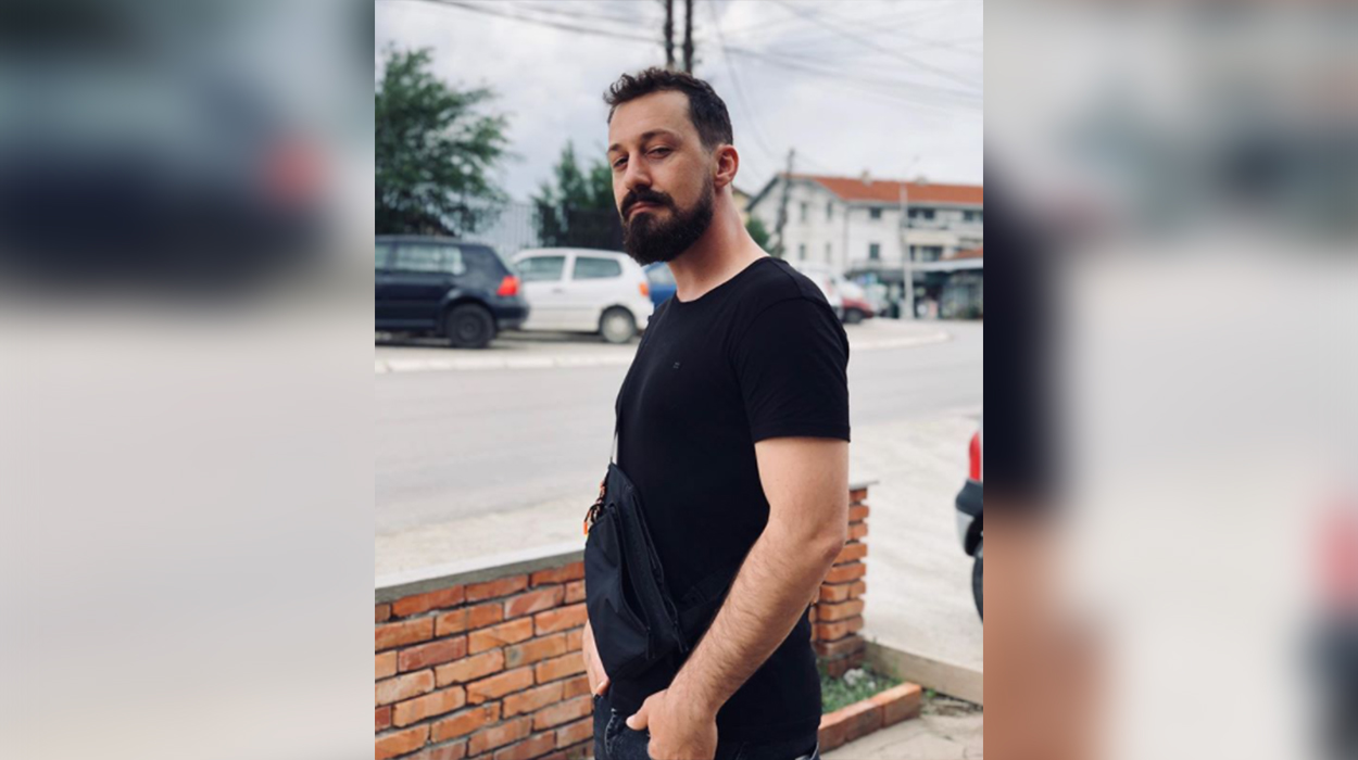 E trishtë, këngëtari shqiptar në zi, humb njeriun e shtrenjtë të familjes